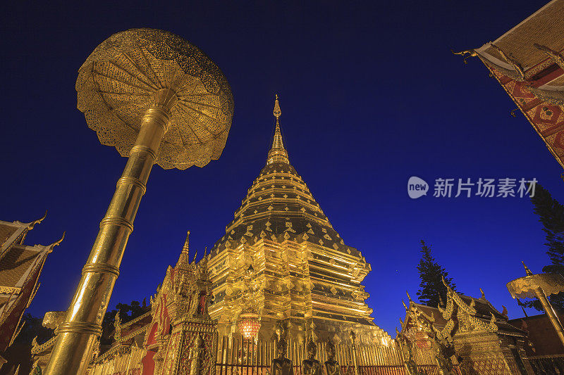 夜景Wat Phra That Doi Suthep是泰国北部省份清迈的标志性历史地标